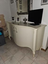 Credenza bassa a 2 ante con sagomatura ondulata