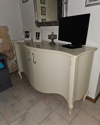 Credenza bassa a 2 ante con sagomatura ondulata