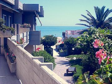Trilocale in residence confinante con la spiaggia