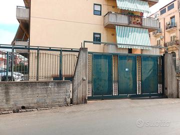 Garage 30 mq in residence rapisardi-menza