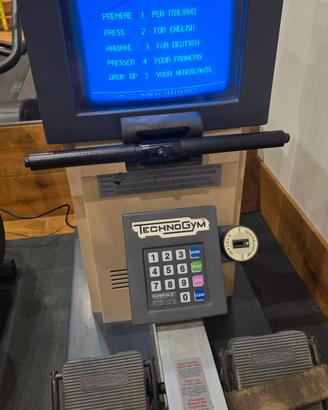 Vogatore Rowmachine Technogym 