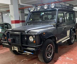 Land Rover Defender LD - Tomb Raider