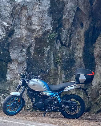 Royal Enfield Guerrilla 450 Brava Blue 