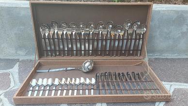 Set di posate per 12 persone