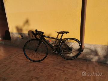 bici da corsa in carbonio