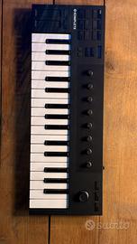 KOMPLETE KONTROL M32 HW Native Instruments