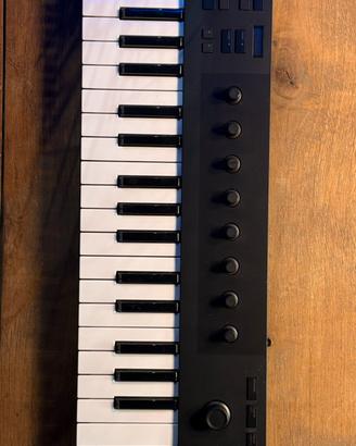KOMPLETE KONTROL M32 HW Native Instruments