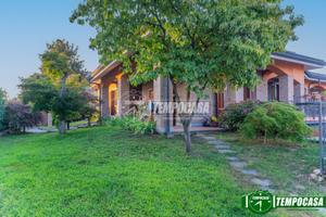 VILLA LIBERA SU QUATTRO LATI CON OTTIME FINITURE!