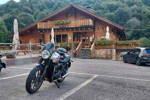 TRIUMPH STREET TWIN 900