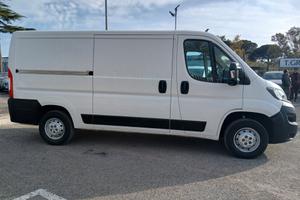 Peugeot Boxer 330 2.2 BlueHDi 120 S&S PC-TN Furgon