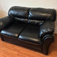 Divano in pelle nera, due posti
