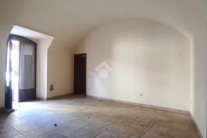 NEGOZIO A SANTA MARIA A VICO