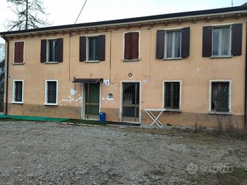 Ampio Rustico con abitazione, Volta Mantovana (MN)