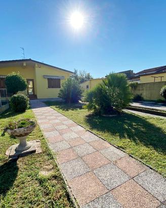 CASA PIANO TERRA CON GIARDINO GARAGE E PROSERVIZI