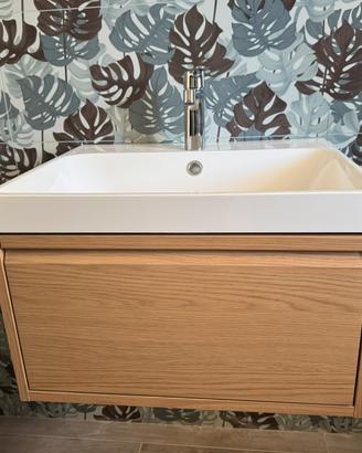 Mobile bagno con lavabo e specchio