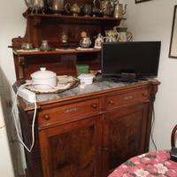 credenza con piattaia, ripiano marmo grigio marezz