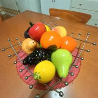 Centrotavola in acciaio con frutta in vetro