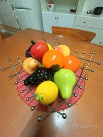 Centrotavola in acciaio con frutta in vetro