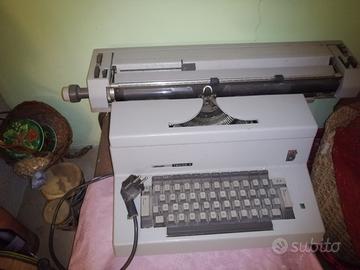 Macchina da scrivere elettrica. OLIVETTI Tekne 3