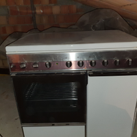 Cucina a gas e piano elettrico e portabombola