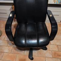 poltrona in pelle con ruote