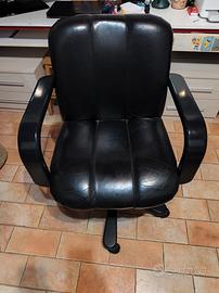 poltrona in pelle con ruote