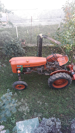 Trattore agricolo fiat piccola