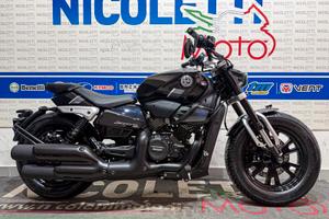 Benelli Leoncino Bobber 400 - Midnight Black tua a