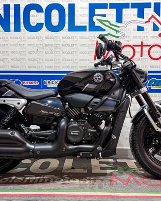 Benelli Leoncino Bobber 400 - Midnight Black tua a