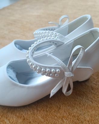 Scarpe bambina eleganti bianche con perle – nuove 