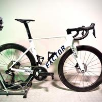 Factor Monza km 0 con Ultegra di2 elettronico