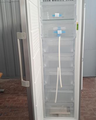 CONGELATORI  VERTICALE  NUOVO DIFFETO STETICO 