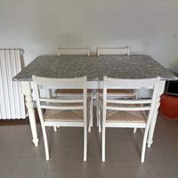 Tavolo con piano in marmo