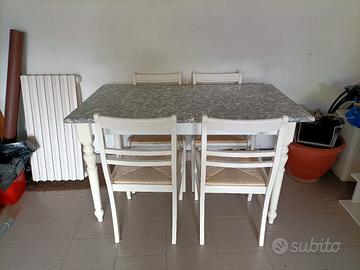Tavolo con piano in marmo