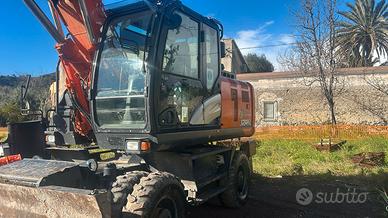 Escavatore gommato Hitachi ZX170W-6