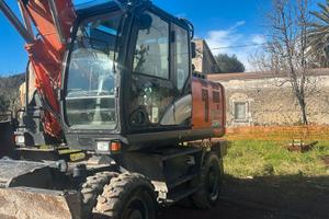 Escavatore gommato Hitachi ZX170W-6