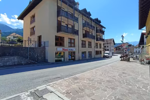 ACCOGLIENTE MONOLOCALE MANSARDATO IN PIENO CENTRO