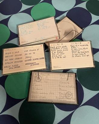 5 cassette  musicali varie.