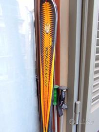 sci rossignol con attacchi