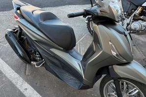 Beverly 300