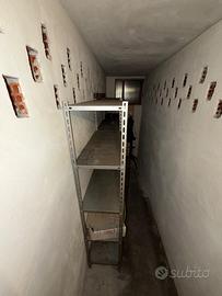 Scaffalatura metallica usata in buone condizioni