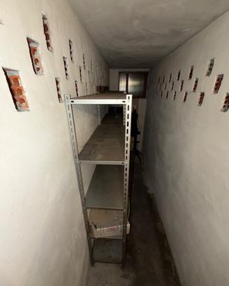 Scaffalatura metallica usata in buone condizioni