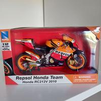 Repsol Honda RC212V 2010 Dovizioso n°4 scala 1:12