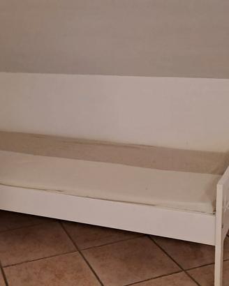 lettino per bambini colore legno 