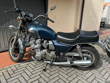 Honda cb750 custom da sistemare