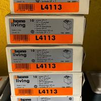 Prese BTicino Living international 2P+T 10A