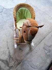 Cavallo a dondolo in vimini