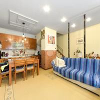 VILLA A SCHIERA CENTRALE A NOALE