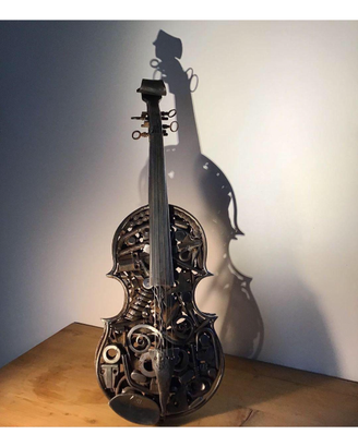 Scultura violino in metallo riciclato artigianale