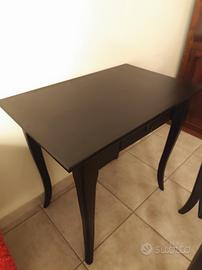 Scrivania piccola, elegante